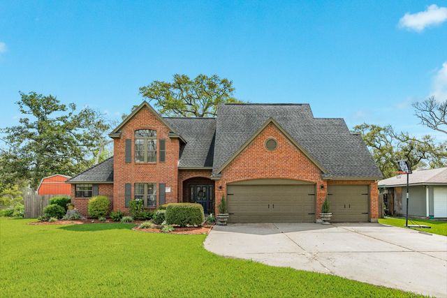 100 Van Winkle Street, Lake Jackson, TX 77566