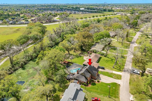 100 Van Winkle Street, Lake Jackson, TX 77566