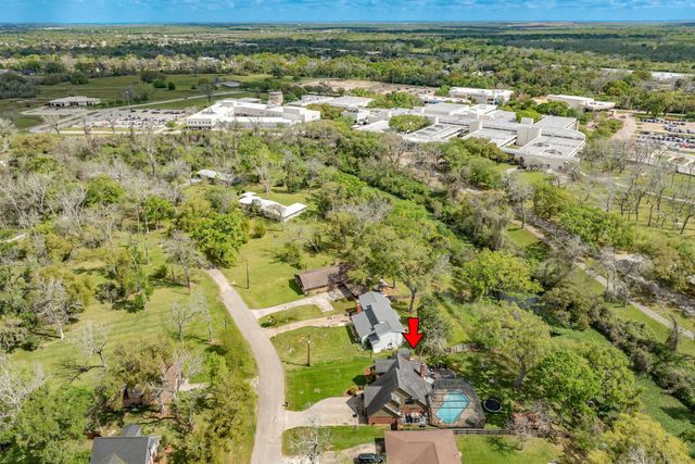 100 Van Winkle Street, Lake Jackson, TX 77566