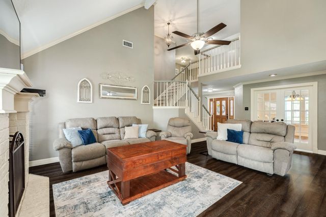 100 Van Winkle Street, Lake Jackson, TX 77566