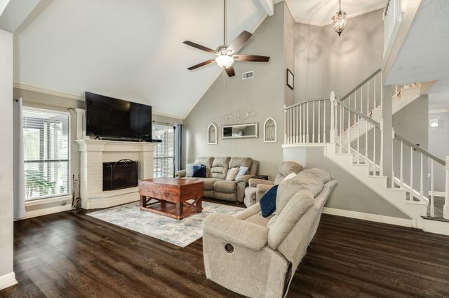 100 Van Winkle Street, Lake Jackson, TX 77566