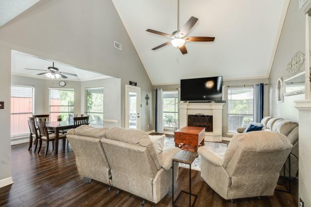 100 Van Winkle Street, Lake Jackson, TX 77566