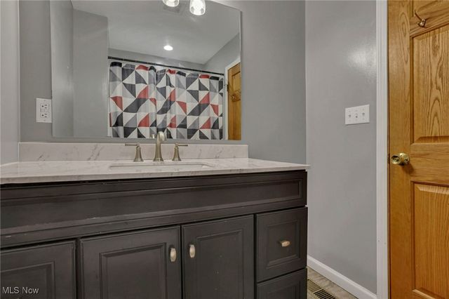 390 Spring Valley Drive, Zanesville, OH 43701