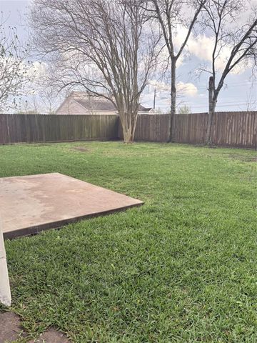 8518 Fairbrook Lane, La Porte, TX 77571