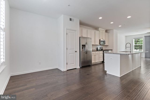 23048 MOUNTAIN LAUREL LN, California, MD 20619