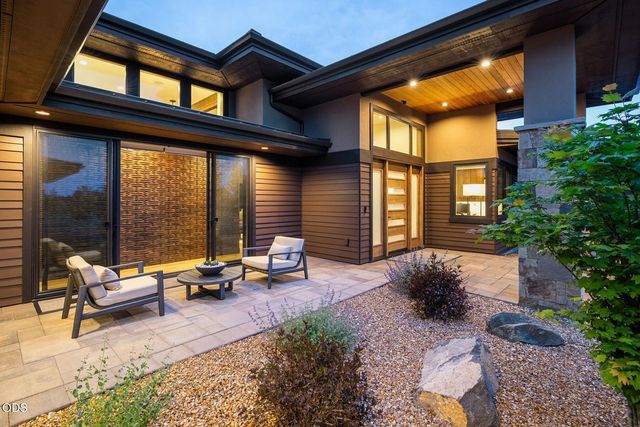 61317 Bonneville Loop, Bend, OR 97702