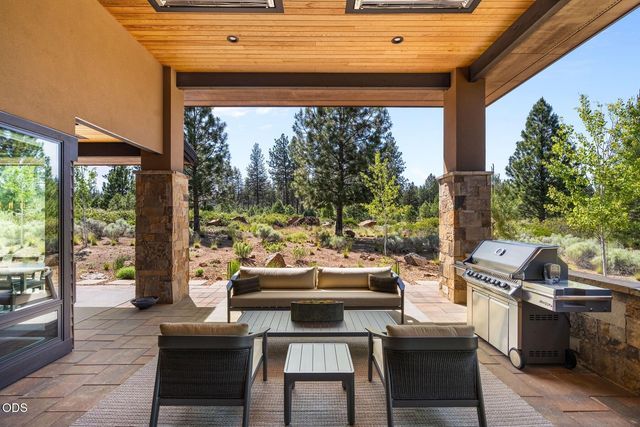 61317 Bonneville Loop, Bend, OR 97702