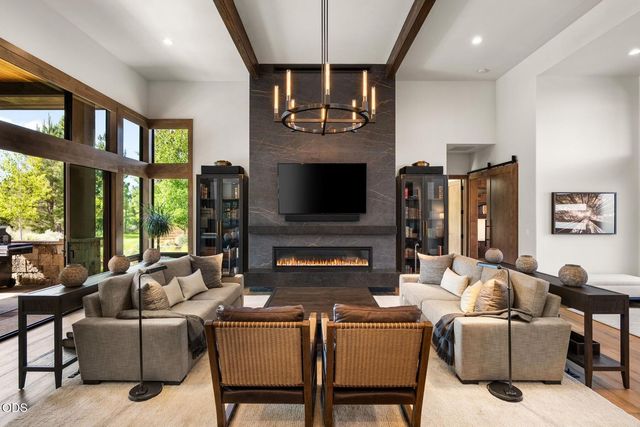 61317 Bonneville Loop, Bend, OR 97702
