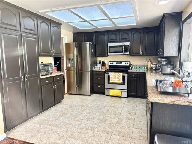 25453 Via Novia, Valencia, CA 91355