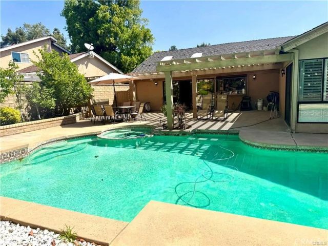 25453 Via Novia, Valencia, CA 91355