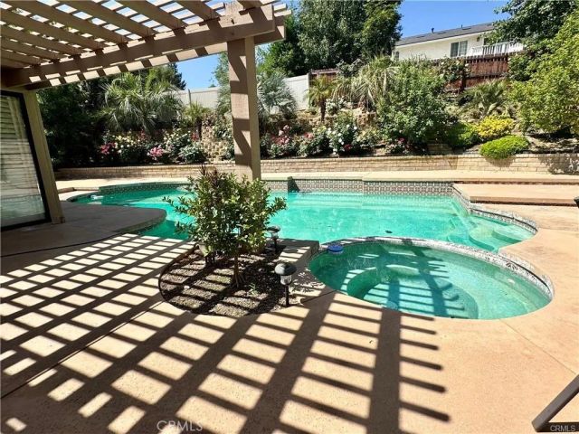 25453 Via Novia, Valencia, CA 91355