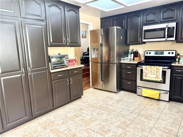 25453 Via Novia, Valencia, CA 91355