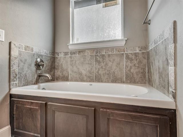 2809 Cedar Creek Drive, Moore, OK 73160