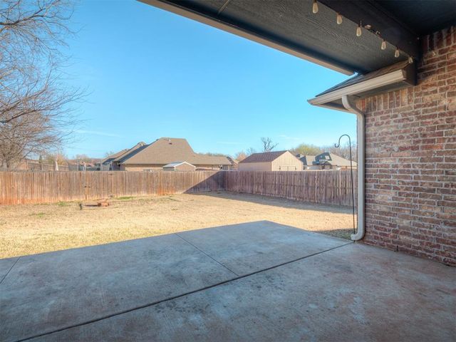 2809 Cedar Creek Drive, Moore, OK 73160