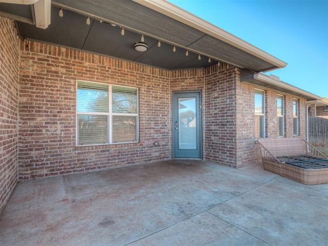 2809 Cedar Creek Drive, Moore, OK 73160