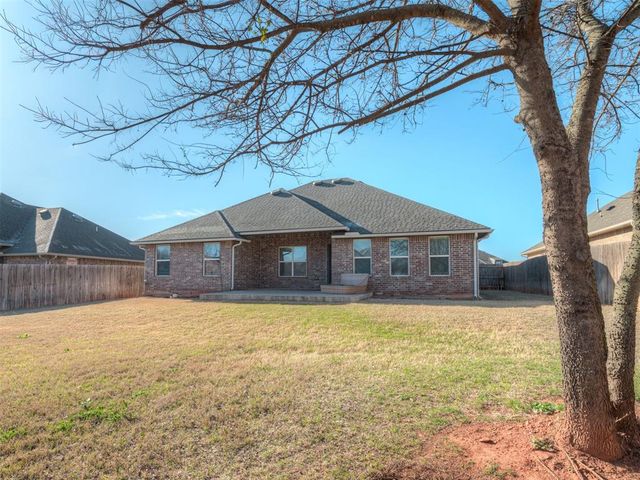 2809 Cedar Creek Drive, Moore, OK 73160