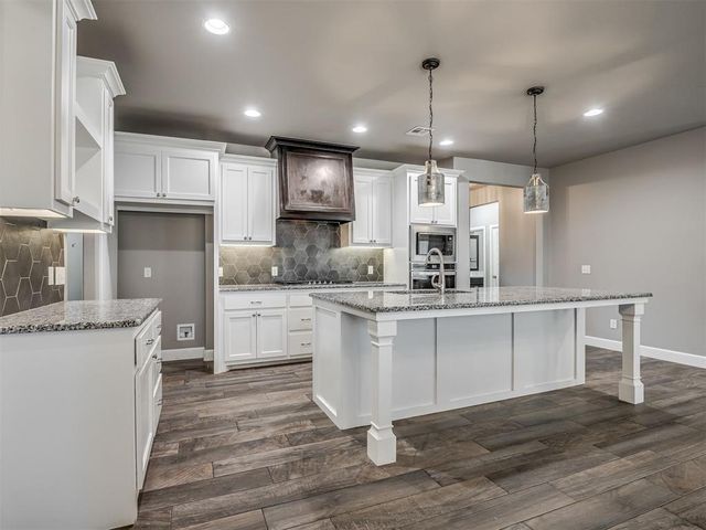 2809 Cedar Creek Drive, Moore, OK 73160