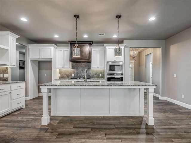 2809 Cedar Creek Drive, Moore, OK 73160