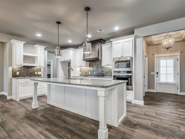 2809 Cedar Creek Drive, Moore, OK 73160