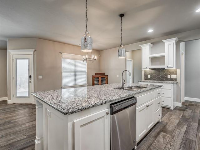 2809 Cedar Creek Drive, Moore, OK 73160