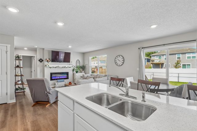 2705 E 50th Court, Des Moines, IA 50317