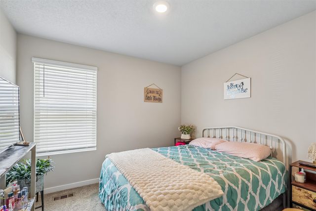 2705 E 50th Court, Des Moines, IA 50317