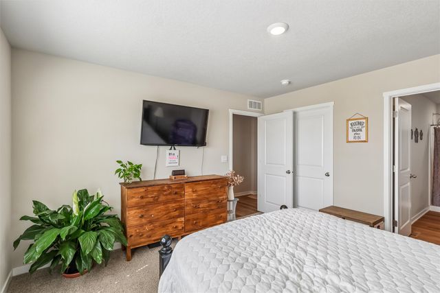 2705 E 50th Court, Des Moines, IA 50317
