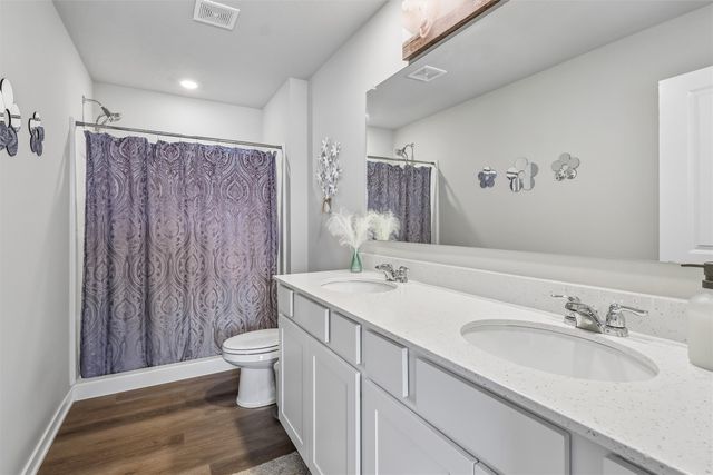 2705 E 50th Court, Des Moines, IA 50317