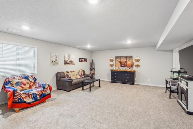 2705 E 50th Court, Des Moines, IA 50317