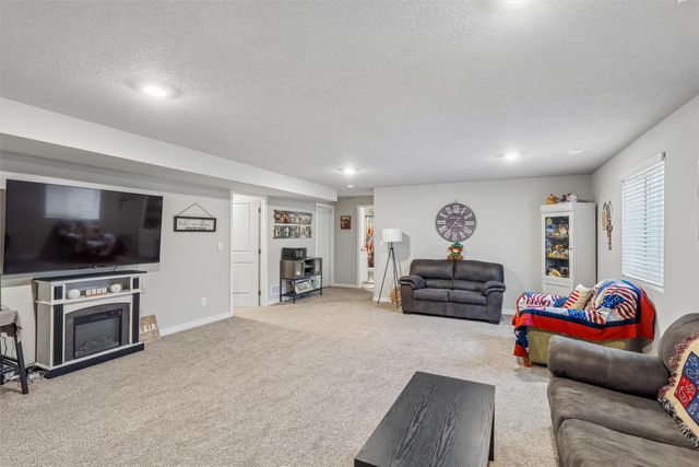 2705 E 50th Court, Des Moines, IA 50317