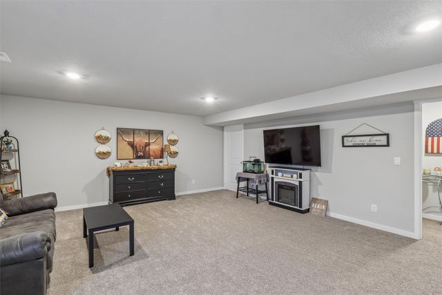 2705 E 50th Court, Des Moines, IA 50317