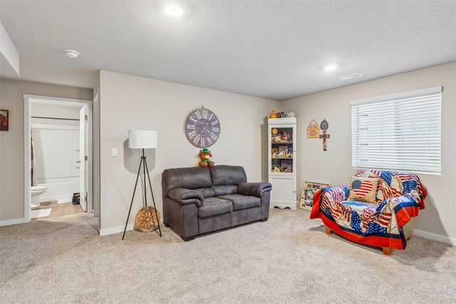 2705 E 50th Court, Des Moines, IA 50317