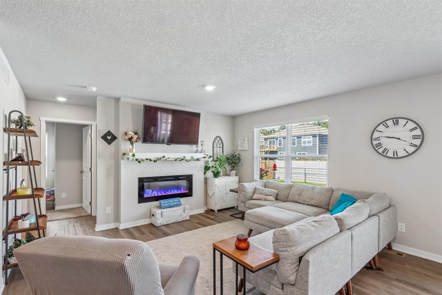 2705 E 50th Court, Des Moines, IA 50317