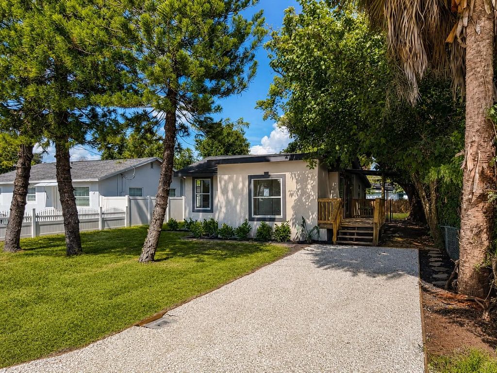 Image 1 of property listing at 8713 N EDISON AVENUE, Tampa, FL 33604