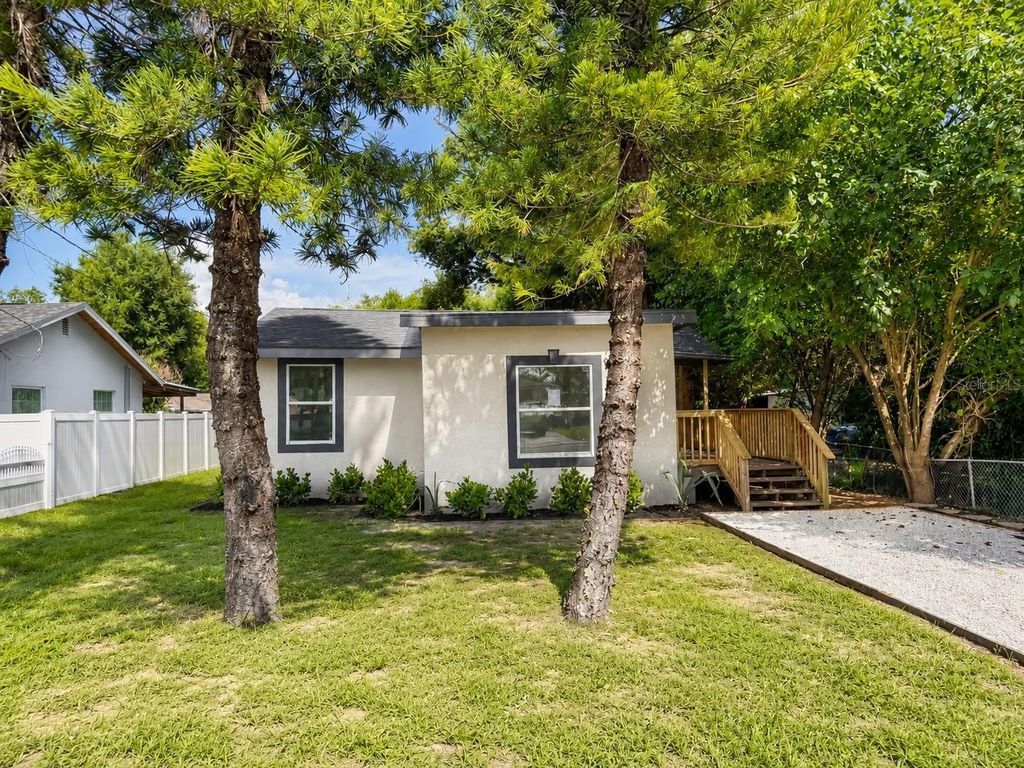 Image 2 of property listing at 8713 N EDISON AVENUE, Tampa, FL 33604