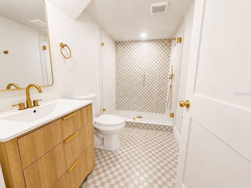 Image 19 of property listing at 8713 N EDISON AVENUE, Tampa, FL 33604