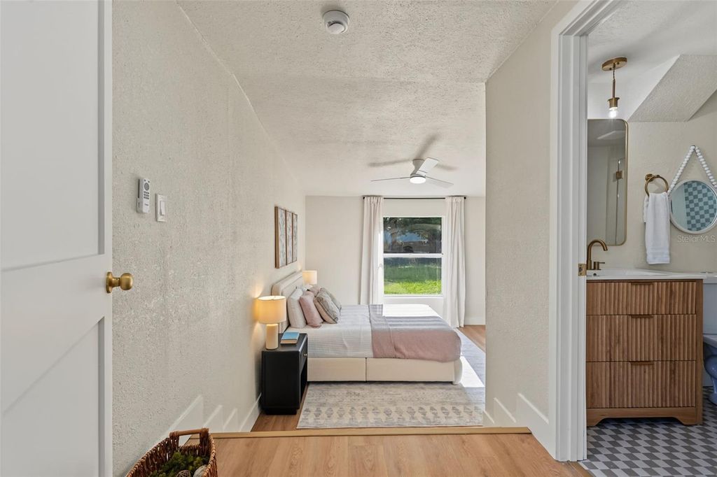 Image 27 of property listing at 8713 N EDISON AVENUE, Tampa, FL 33604