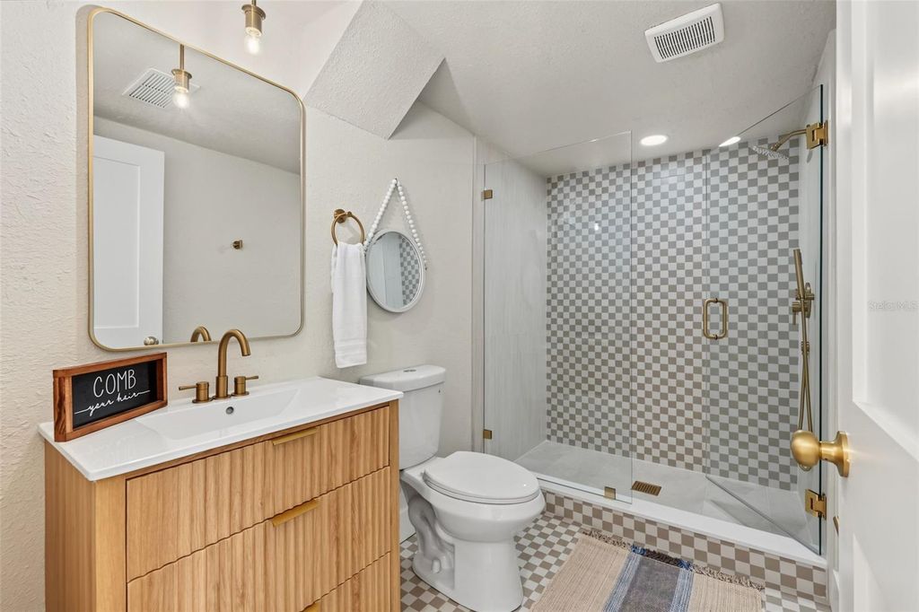 Image 28 of property listing at 8713 N EDISON AVENUE, Tampa, FL 33604