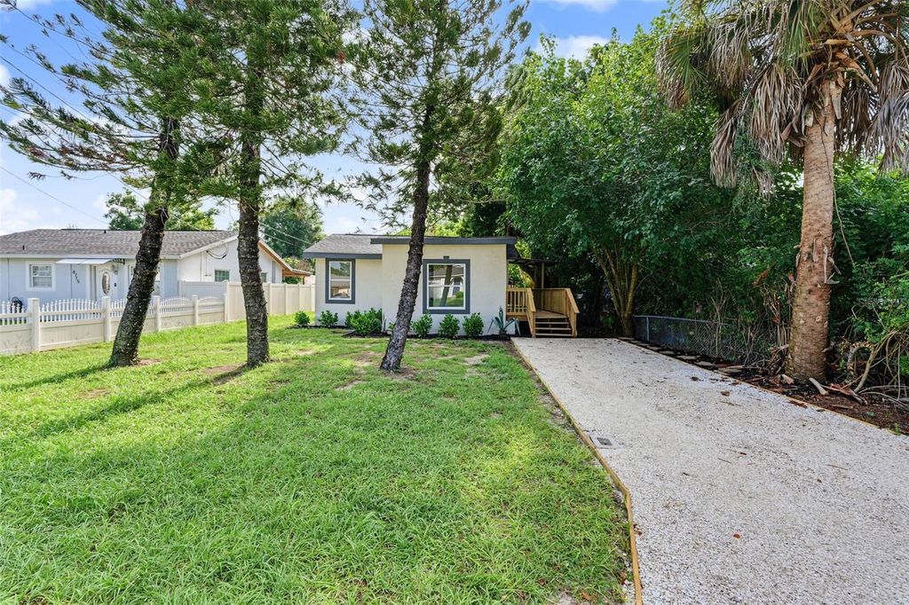Image 40 of property listing at 8713 N EDISON AVENUE, Tampa, FL 33604