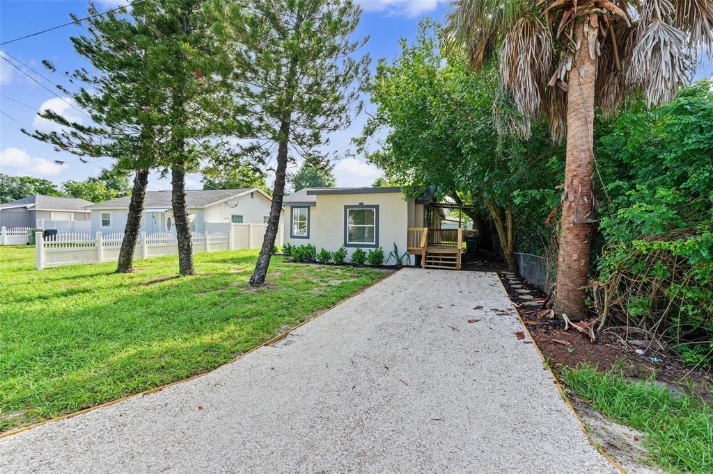 Image 41 of property listing at 8713 N EDISON AVENUE, Tampa, FL 33604