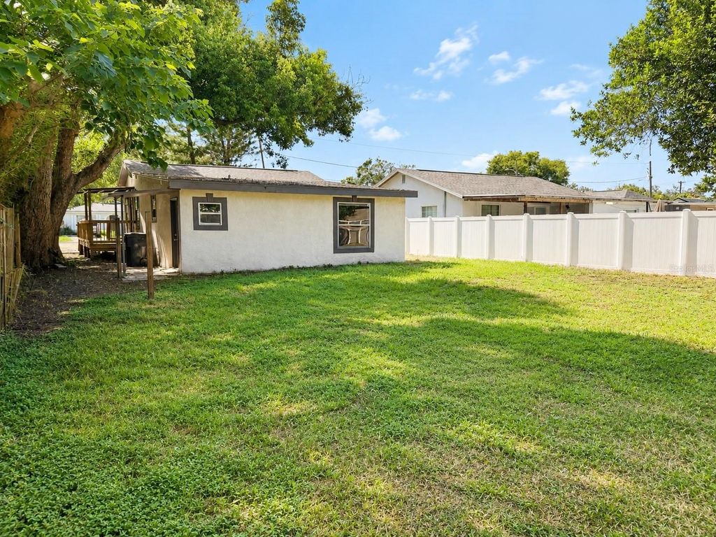 Image 43 of property listing at 8713 N EDISON AVENUE, Tampa, FL 33604