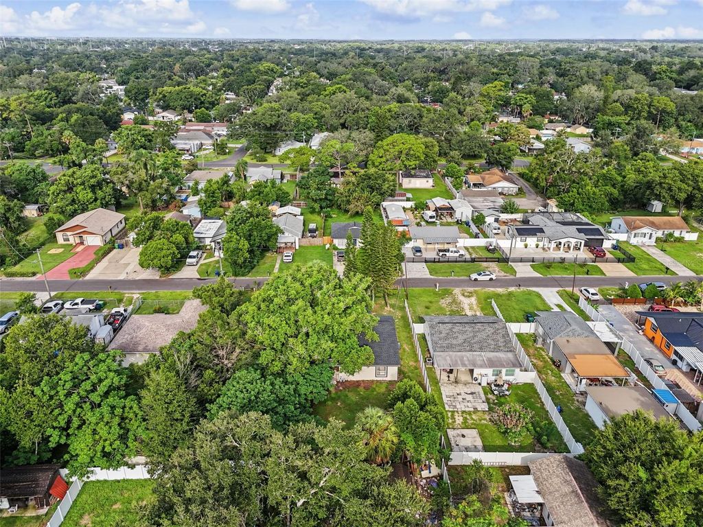 Image 45 of property listing at 8713 N EDISON AVENUE, Tampa, FL 33604