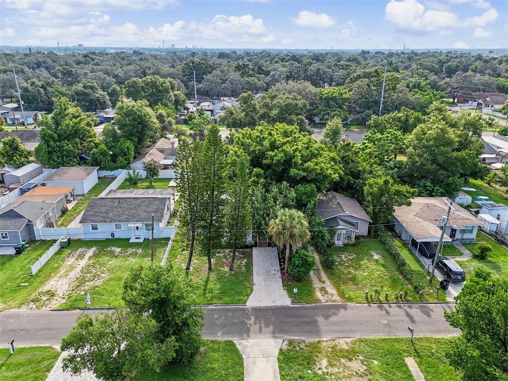 Image 46 of property listing at 8713 N EDISON AVENUE, Tampa, FL 33604