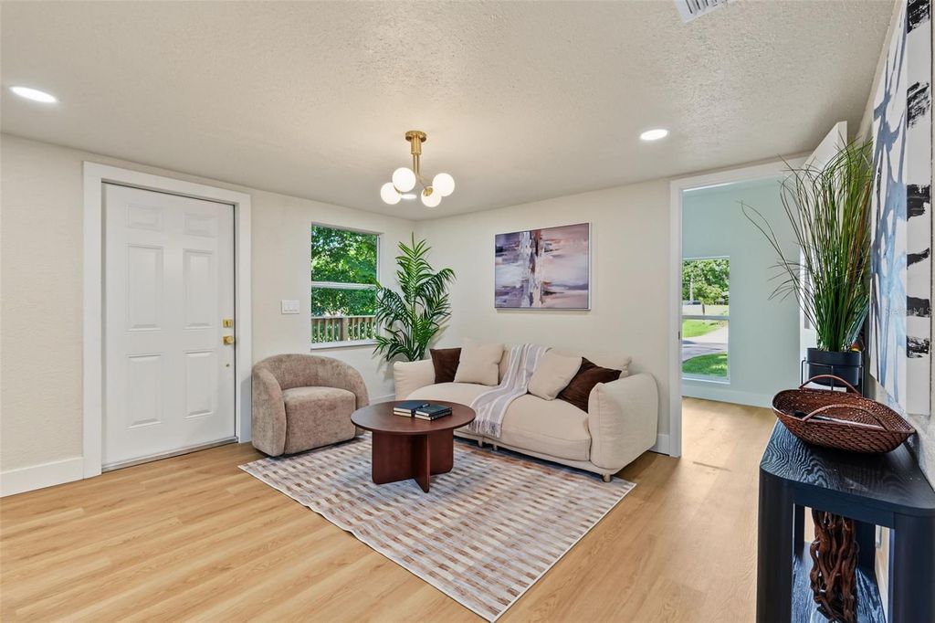 Image 6 of property listing at 8713 N EDISON AVENUE, Tampa, FL 33604