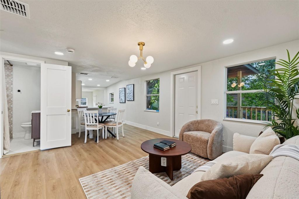 Image 7 of property listing at 8713 N EDISON AVENUE, Tampa, FL 33604
