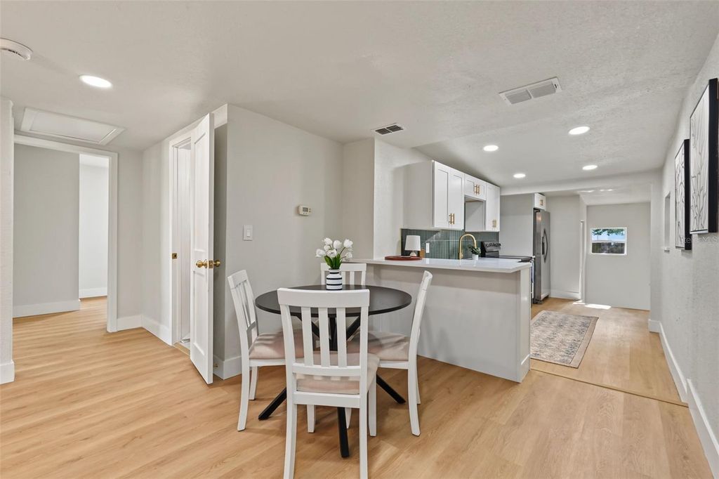 Image 8 of property listing at 8713 N EDISON AVENUE, Tampa, FL 33604