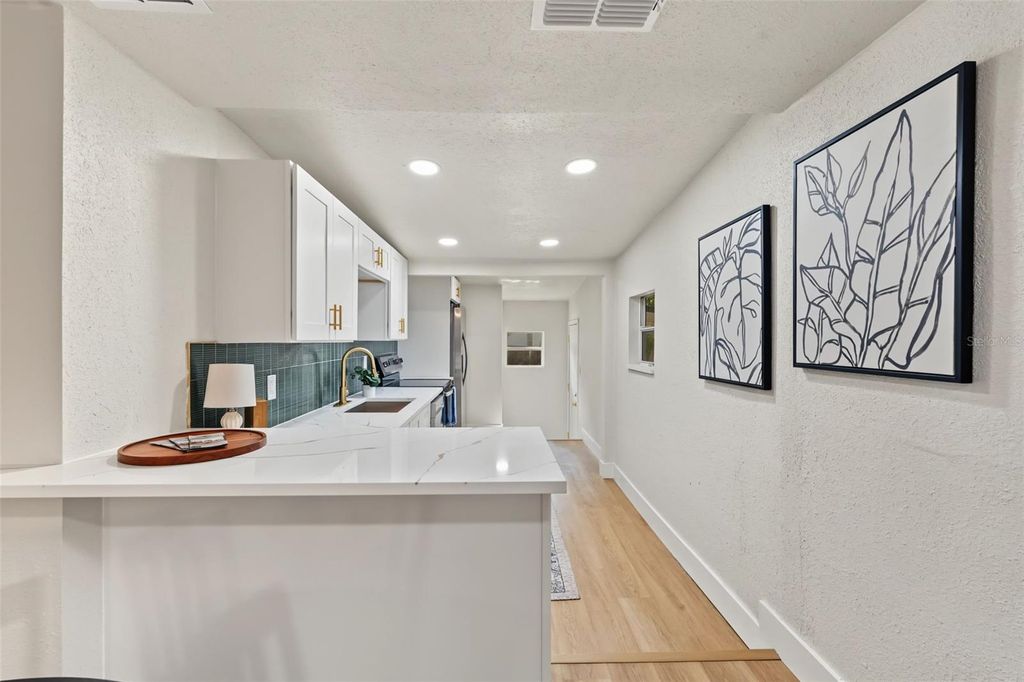Image 9 of property listing at 8713 N EDISON AVENUE, Tampa, FL 33604