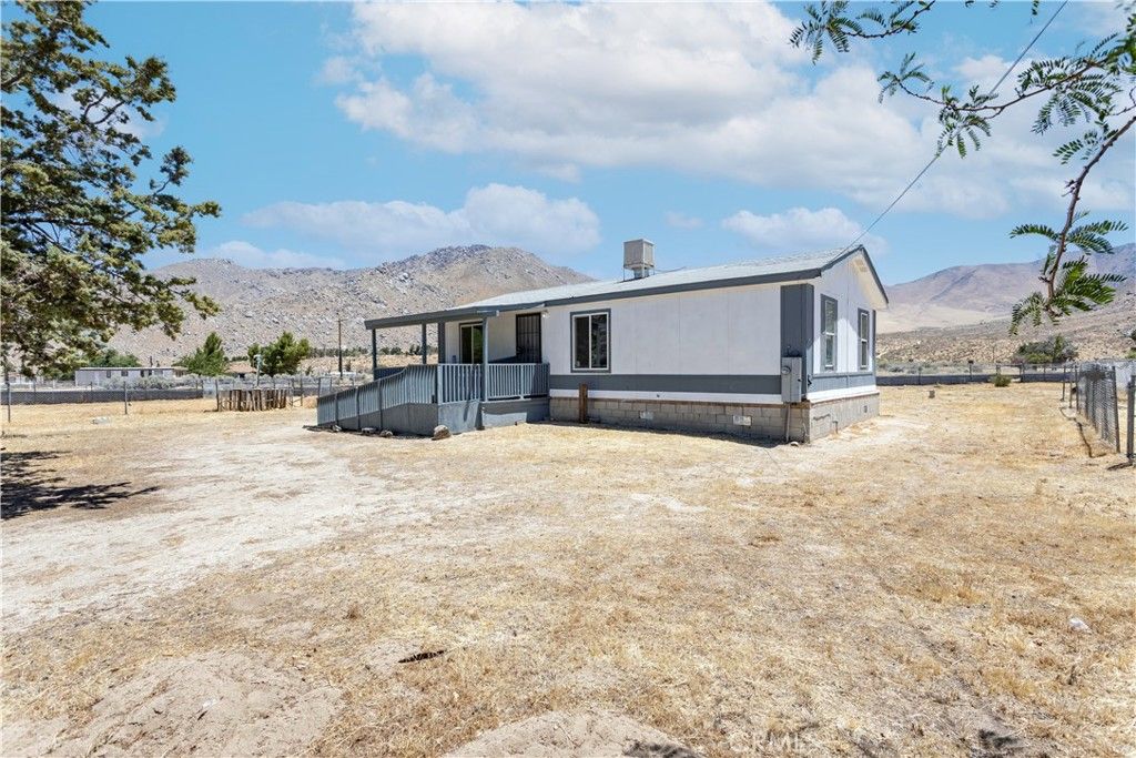 Image 2 of property listing at 4362 Cottonwood Lane, Weldon, CA 93283