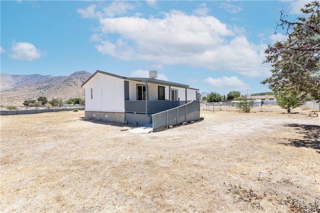 Image 3 of property listing at 4362 Cottonwood Lane, Weldon, CA 93283
