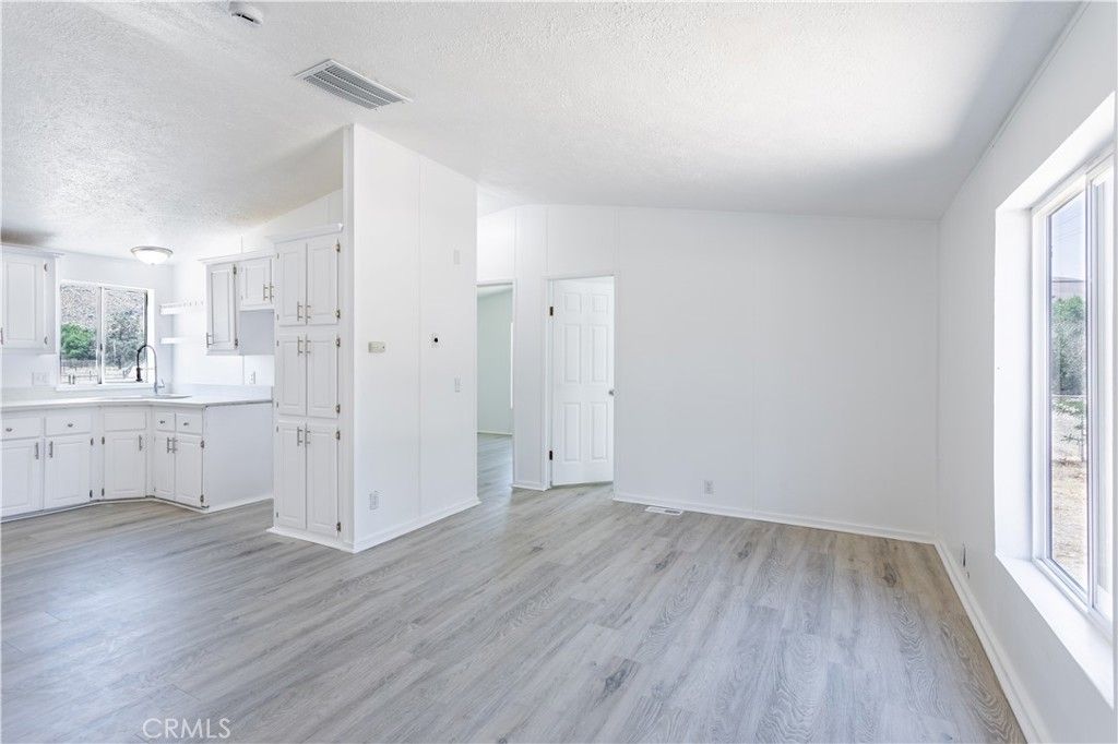 Image 8 of property listing at 4362 Cottonwood Lane, Weldon, CA 93283